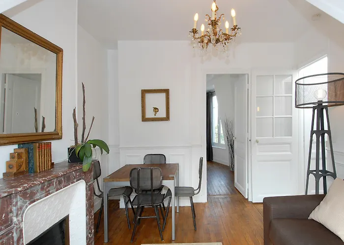 투리즘 포르트 드 베르사유 아모 *